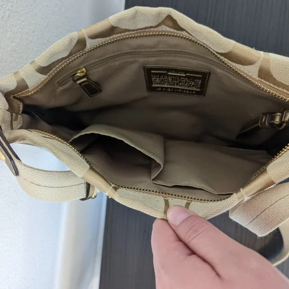 Coach purse/bag crossbody medium size - Picture 7 of 7